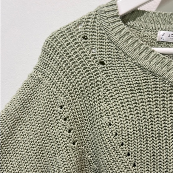 Jon & Anna Green V-Neck Sweater with Textured Knit Size Small - Picture 3 of 6